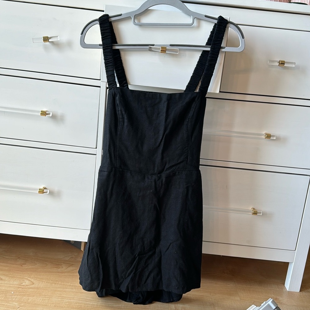 Abercrombie dress with open back, built-in shorts “Scrunchie Strap Skort dress”